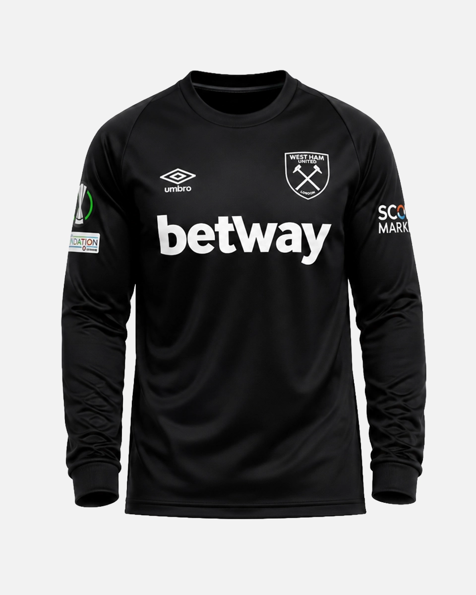 West Ham United lang&aelig;rmet udebanetr&oslash;je fra s&aelig;sonen 2023/24 med Luis Paquet&aacute;s navn og nummer